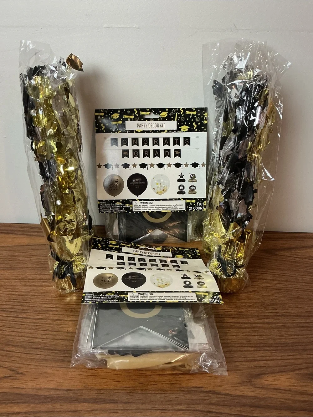 Black & Gold Party Decor Kit - Graduation